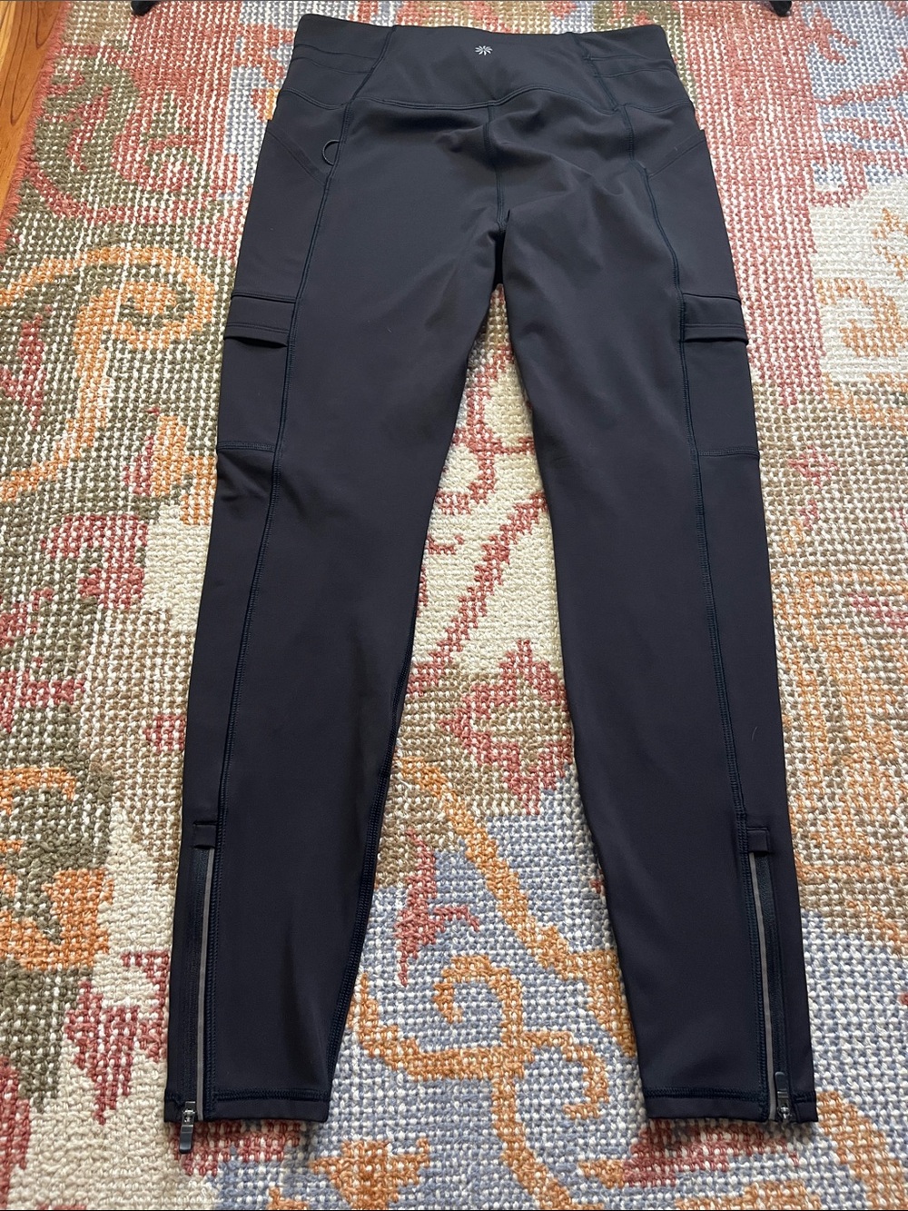 Athleta Rainier Cargo Tight – Women’s Medium – Black – Like New - Picture 9 of 11
